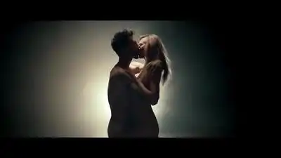 скачать клип Maroon 5 - Lips On You