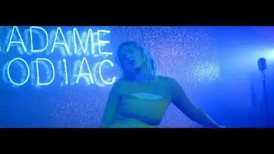 скачать клип Synapson Feat. Holly - Build Me Up