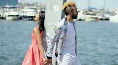 скачать клип Alb Negru Feat. Ralflo and Rares - ELA