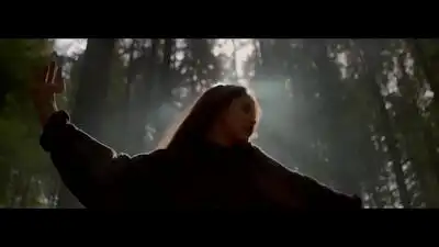 скачать клип Lora - Pleaca