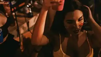 скачать клип Bad Bunny Feat. Drake - Mia