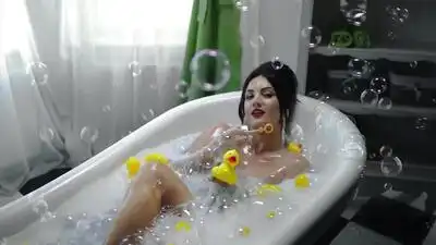 скачать клип Оля Цибульська - Дівчинка