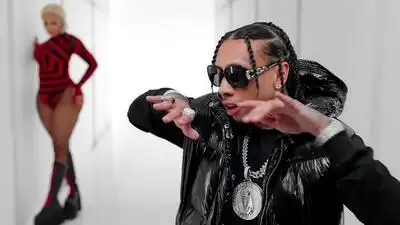 скачать клип Tyga Feat. Nicki Minaj - Dip