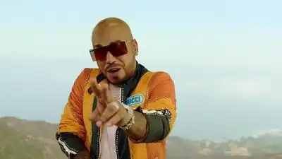 скачать клип Yenddi, Abraham Mateo Feat. De La Ghetto - Bom Bom