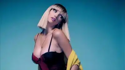 скачать клип Daddy Yankee and Anuel AA - Adictiva