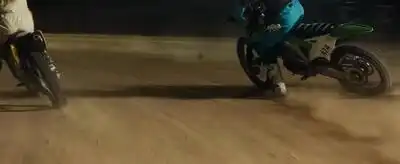 скачать клип The Chainsmokers Ft. Kelsea Ballerini - This Feeling