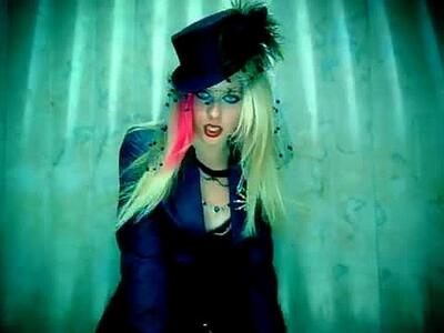 скачать клип Avril Lavigne - Hot