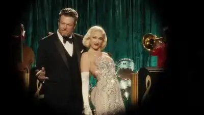 скачать клип Gwen Stefani Ft. Blake Shelton - You Make It Feel Like Christmas