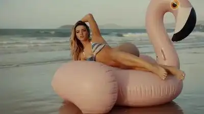 скачать клип Nikko Culture - Over Me