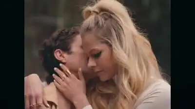 скачать клип Avril Lavigne - Tell Me It is Over