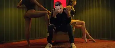 скачать клип Anth - Numb