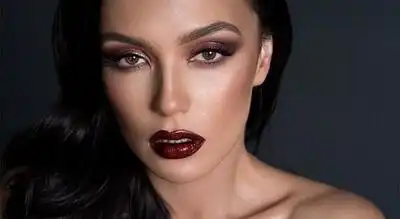 скачать клип MOLLY - Не плачу