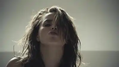 скачать клип Zivert - Еще хочу