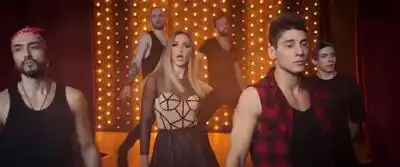 скачать клип Daddy Yankee and Snow - Con Calma