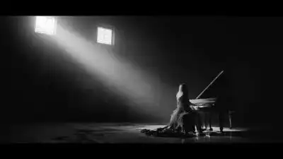 скачать клип Ellie Goulding - Flux