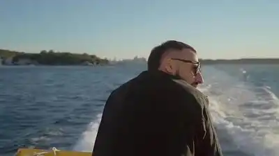 скачать клип LONE - Весь мир для нас