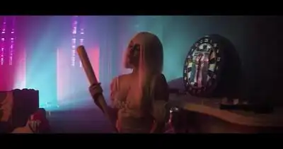 скачать клип Ava Max - Sweet but Psycho