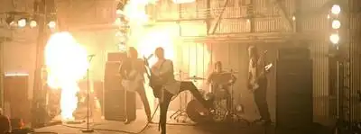 скачать клип The Chainsmokers - Who Do You Love