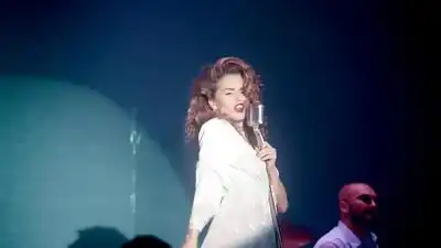 скачать клип Zivert - Зеленые волны