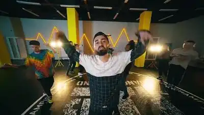 скачать клип Мот - Как к себе домой