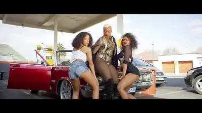 скачать клип Major Lazer - Cold Water