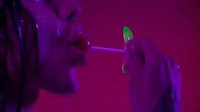 скачать клип Полиграф ШарикOFF - Наприседала