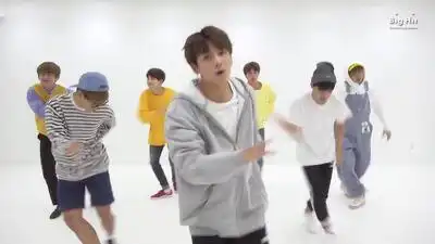 Скачать клип