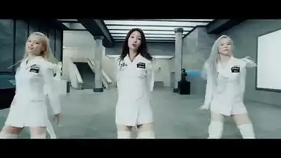 скачать клип EVERGLOW - Adios