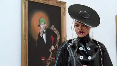 скачать клип Missy Elliott - Throw It Back