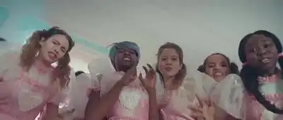 скачать клип Melanie Martinez - Show and Tell