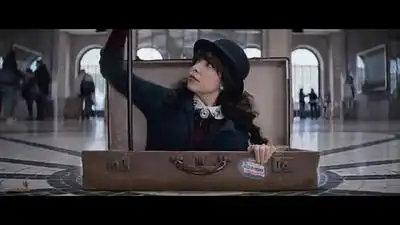 скачать клип Indila - Parle a ta tete