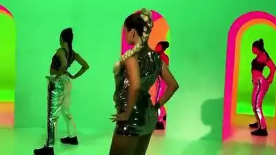 скачать клип Selena Gomez - Look At Her Now