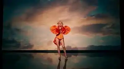 скачать клип Zara Larsson - Invisible