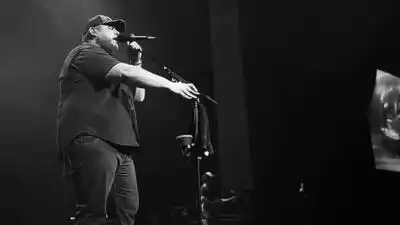 скачать клип Luke Combs - Even Though I am Leaving