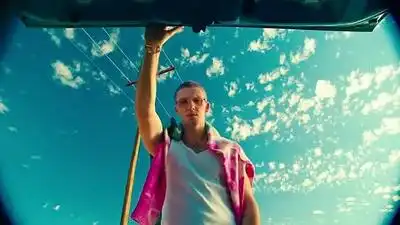 скачать клип Lauv and LANY - Mean It