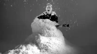 скачать клип Bryan Adams - Christmas Time