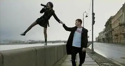 скачать клип МУККА - ДЕВОЧКА С КАРЕ