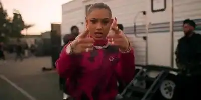 скачать клип DANILEIGH - OLD ME