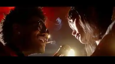 скачать клип The Weeknd - Blinding Lights