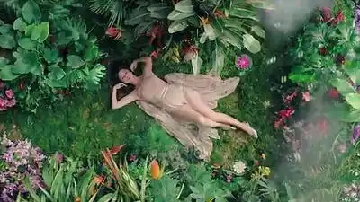 скачать клип Selena Gomez - Rare