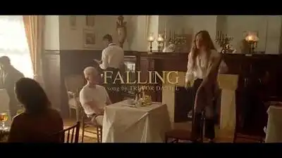 скачать клип Trevor Daniel - Falling