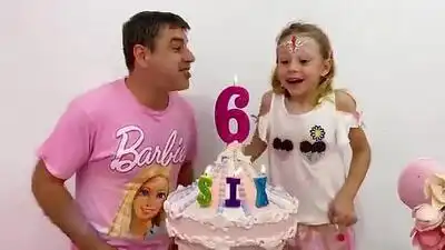 скачать клип Настя - Тебя поздравит Настя