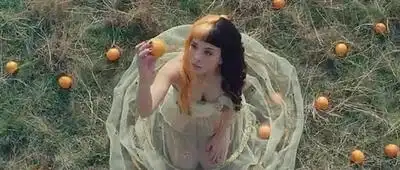 скачать клип Melanie Martinez - Orange Juice