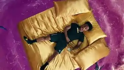 скачать клип Roddy Ricch - The Box