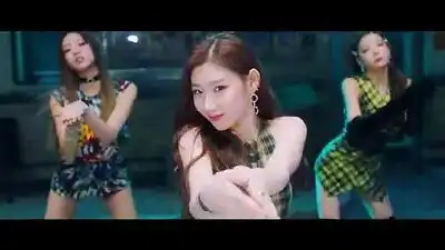 скачать клип ITZY - WANNABE