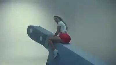 скачать клип Ellie Goulding, Juice WRLD - Hate Me