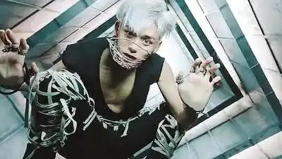 скачать клип WayV - Turn Back Time