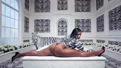скачать клип Cardi B - WAP feat. Megan - Thee Stallion