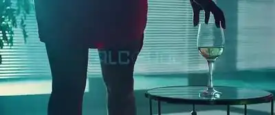 скачать клип Holy Molly - Alcohol