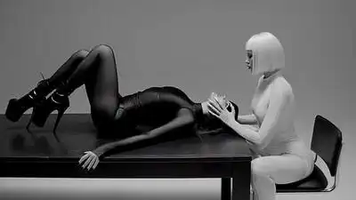 скачать клип Maruv - Sad Song